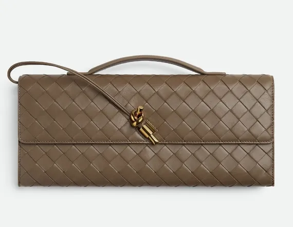 Клатч Bottega Veneta Andiamo Сосновая шишка