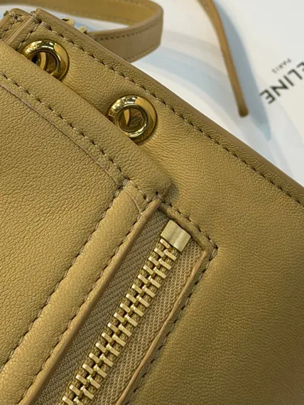 Сумка CELINE SOFT TRIOMPHE BESACE IN SUPPLE SHINY LAMBSKIN