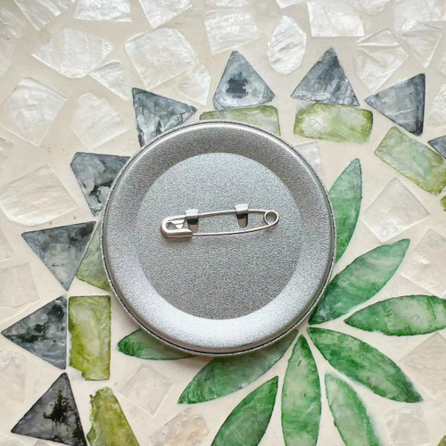 Значок металлический с кошкой Корицей, ANIMAL MODE, диам. 5,8 см, 7687-4, KUSUGURU