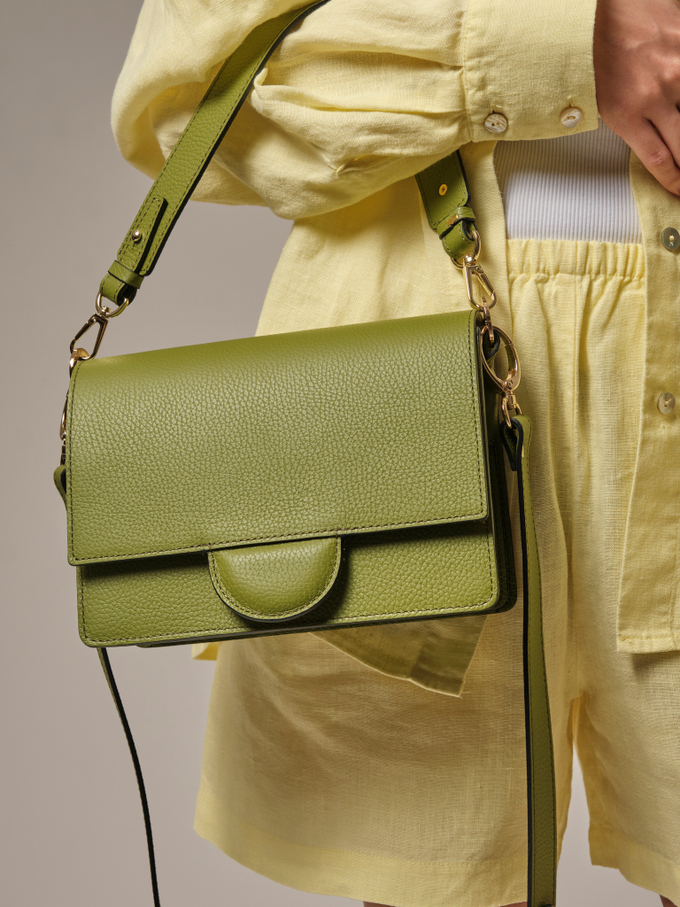 Сумка кожаная через плечо зеленый бамбук