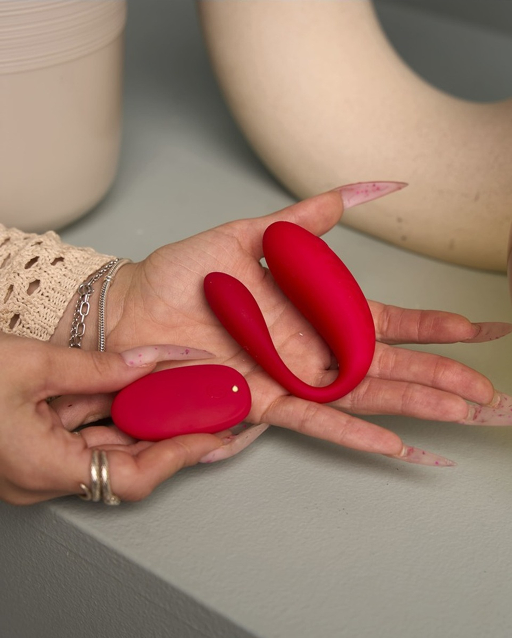 Вибромассажер для пар TWIN+ с управлением через приложение красный