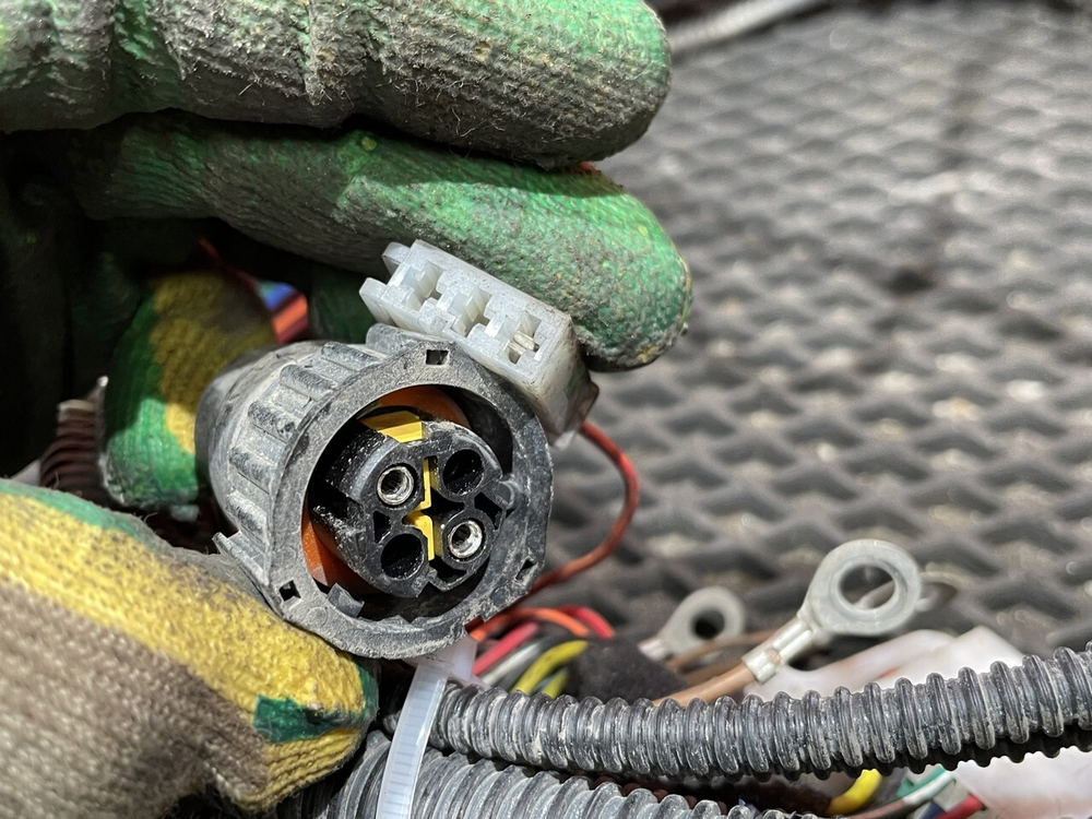 Проводка фары левой