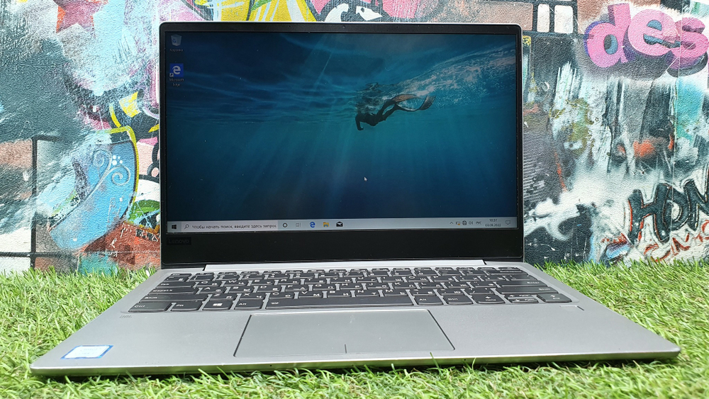 Ультрабук 13" Lenovo i7-8/8 Gb/FHD