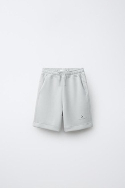 ZARA СПОРТИВНЫЕ ШОРТЫ-БЕРМУДЫ С ЛОГОТИПОМ, ЖЕМЧУЖНО-СЕРЫЙ