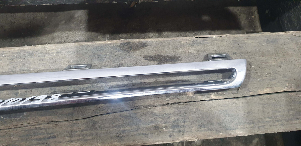 Молдинг решетки радиатора левый верхний Mercedes GLC (X253) 15-19 Б/У Оригинал A2538880185