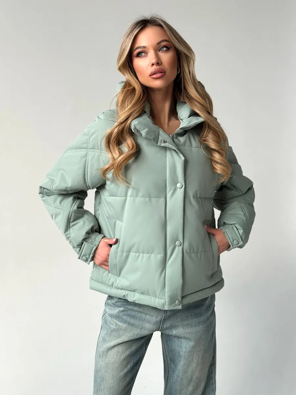 Куртка осенняя короткая с капюшоном