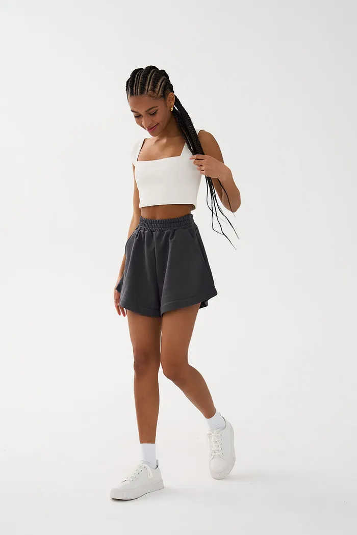 Шорты укороченные графитового цвета