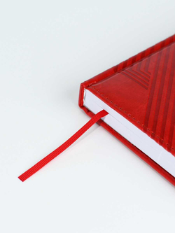 Ежедневник датированный 2026 ESCALADA, А5, 176 л., арт. 70222/ 15 САРИФ КРАСНЫЙ (кожзам: 146x211 мм, твёрдый переплёт с поролоном, материал обложки: искусственная кожа "Сариф"; декор: блинтовое тиснение; способ крепления блока: ниткошвейный; вн. блок