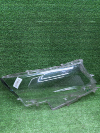 Стекло фары правое Toyota Land Cruiser Prado 150 (2017-н.в.)