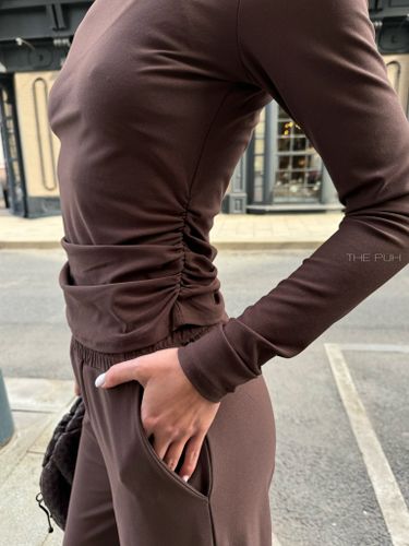 Шоколадный трикотажный костюм из вискозы