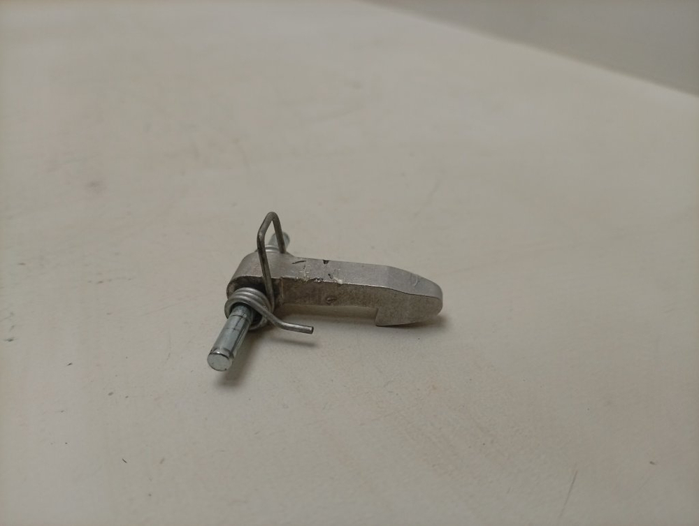 FCS800C кт34 Крючок люка в сборе для стиральных машин Zanussi б/у