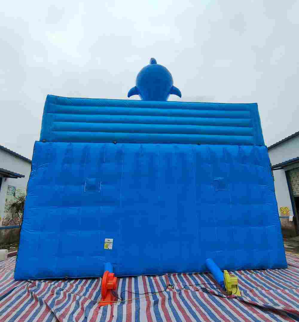 Надувной батут с горкой "Акула" 17х7х7 м без скалодрома 2