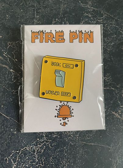 Значок металлический на одежду/Пин. Book ON