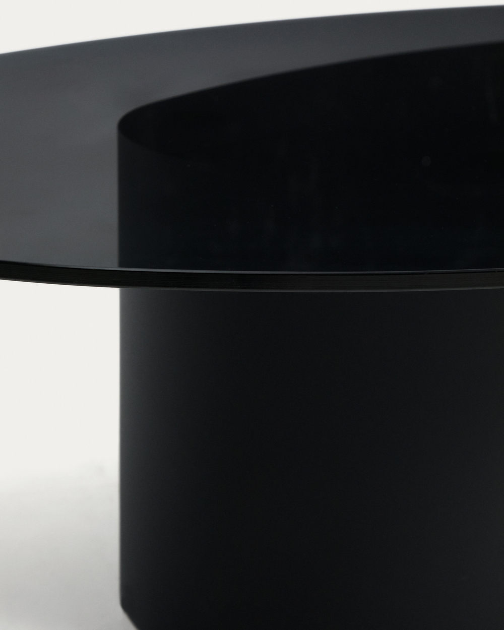 Журнальный столик Olir из черной стали и стекла 140 x 80 см