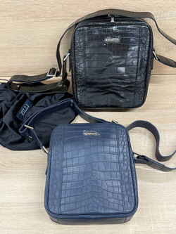 Сумка-мессенджер из кожи крокодила Zilli