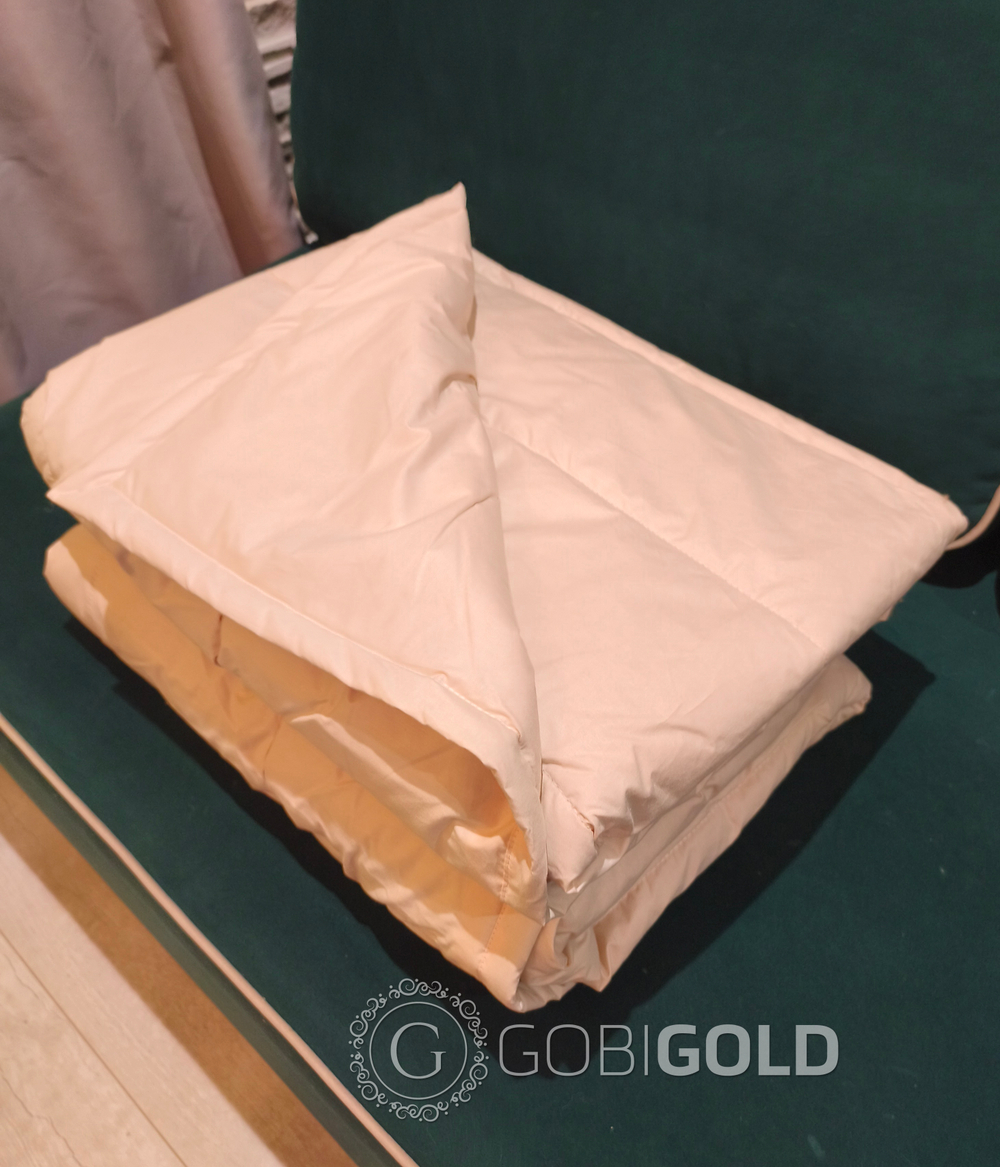 Одеяло стеганое из 100% верблюжьего пуха 150х200 см. (ERDENET) - пудровое