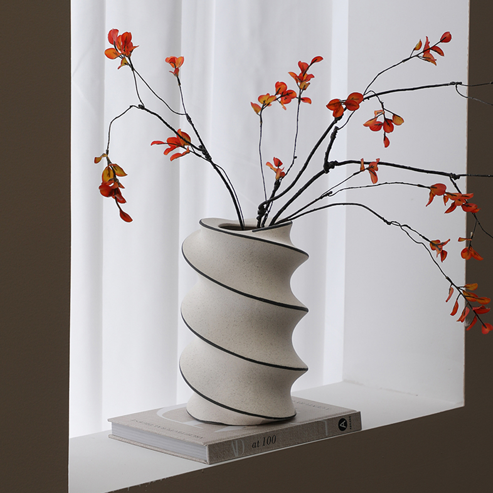 Ваза Hand Drawn Spiral Vase B