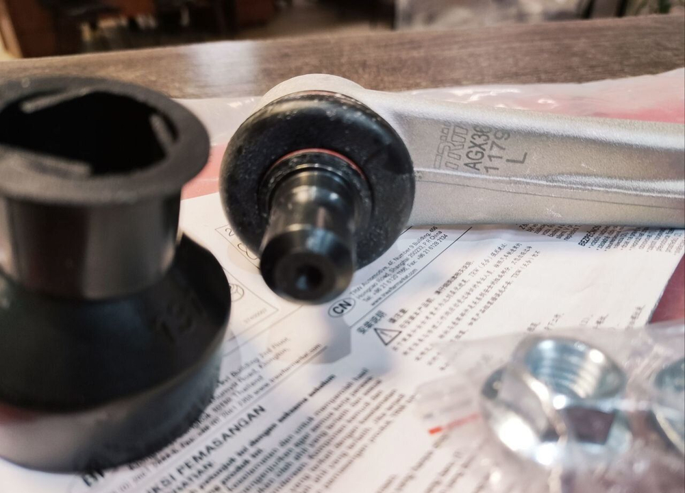 Рычаг подвески передний левый верхний