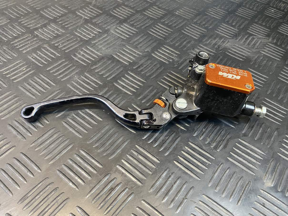 Цилиндр переднего тормоза KTM 250 Duke 2020