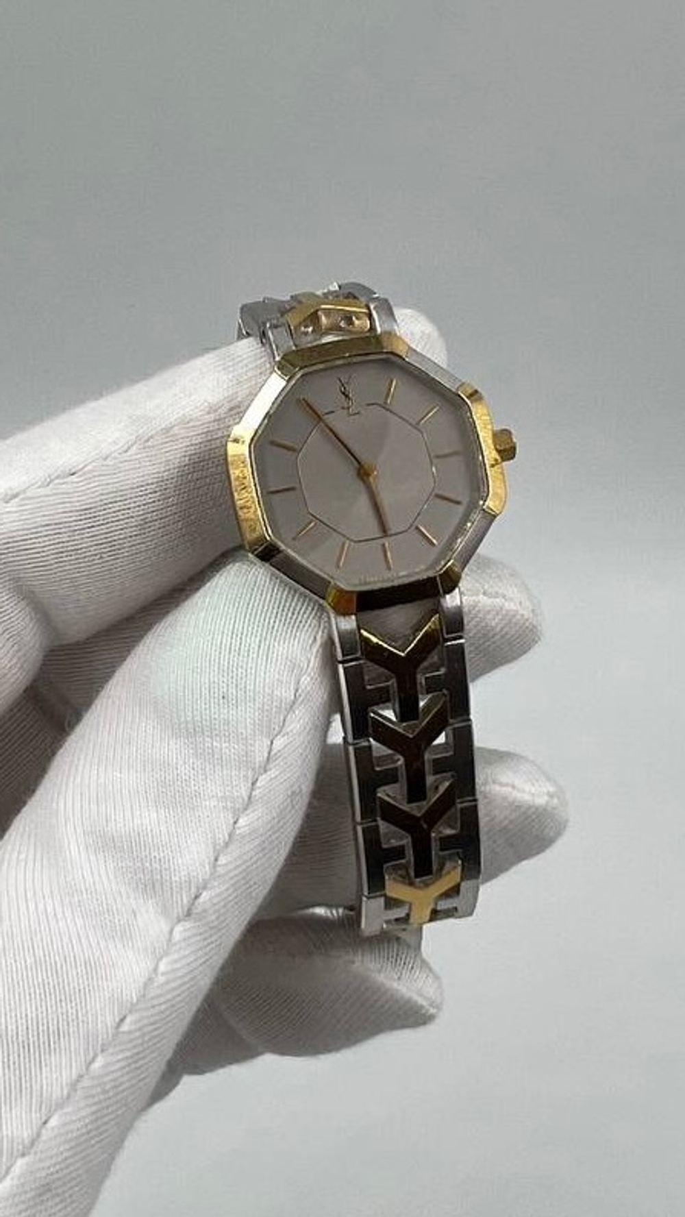 Часы Yves Saint Laurent