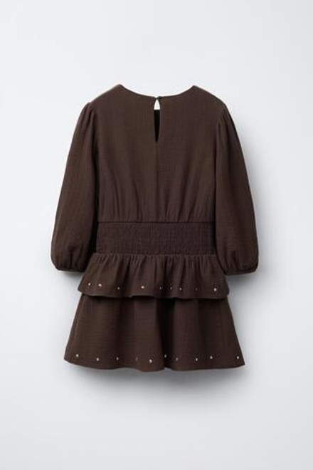 ZARA ПЛАТЬЕ С ВОЛАНАМИ И ЗАКЛЕПКАМИ, КОРИЧНЕВЫЙ