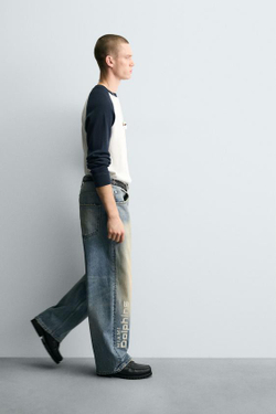 ZARA ДЖИНСЫ RELAXED FIT С ВЫШИВКОЙ NFL MIAMI DOLPHINS, ВЫЦВЕТШИЙ СИНИЙ