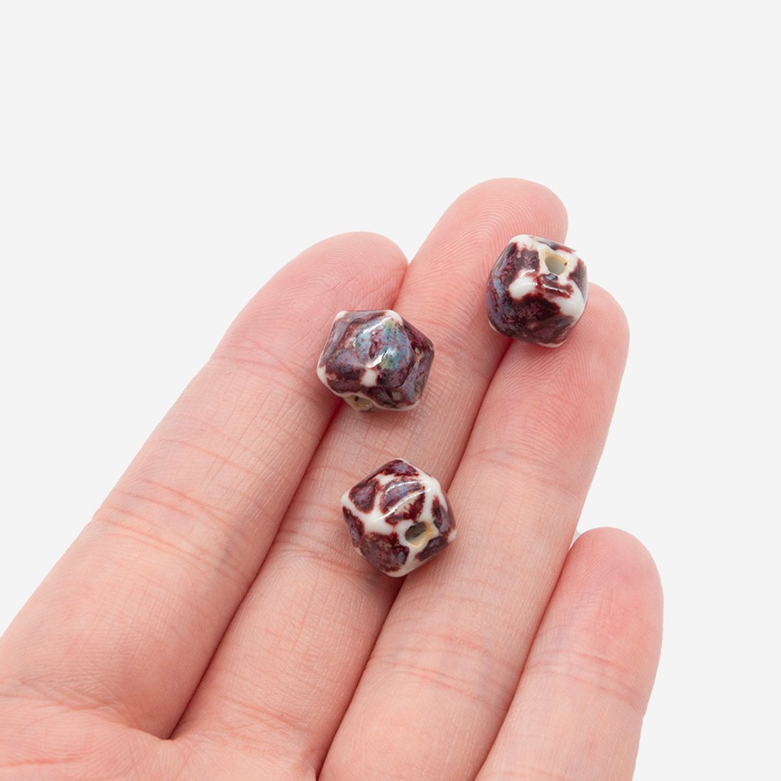 Бусина в форме кубика с гранями, 10*10,5мм, бордовая, глазурированный фарфор