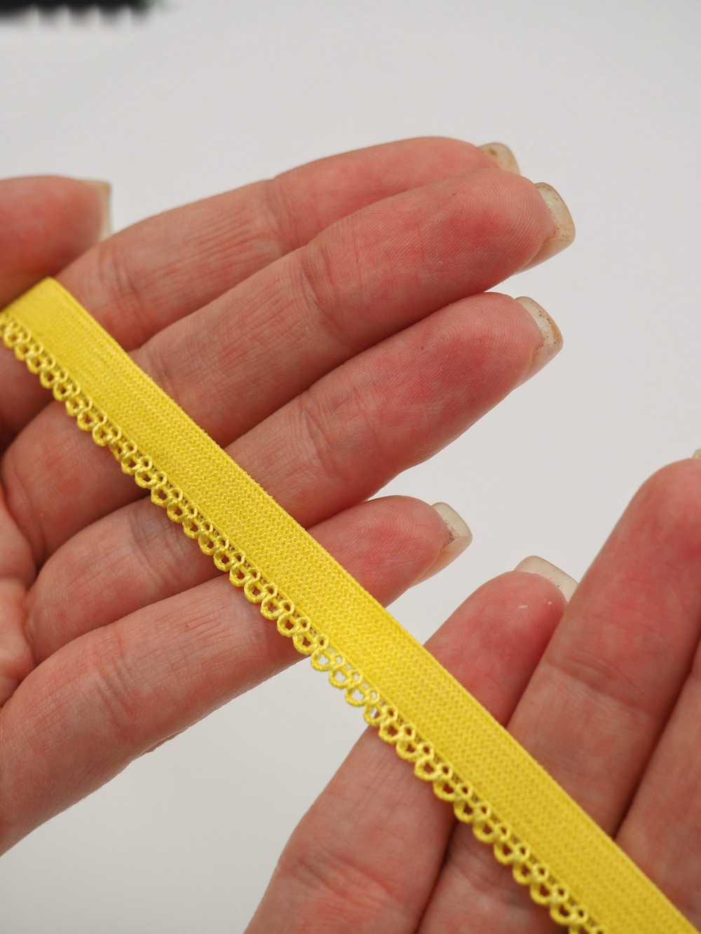 Бельевая резинка желтая ажурная ширина 10 мм с учетом фестона