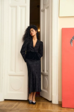 Жаккардовый жакет с бархатной баской