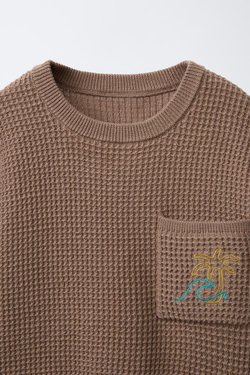 ZARA ТРИКОТАЖНАЯ ФУТБОЛКА С ВЫШИТЫМ КАРМАНОМ, КОРИЧНЕВЫЙ