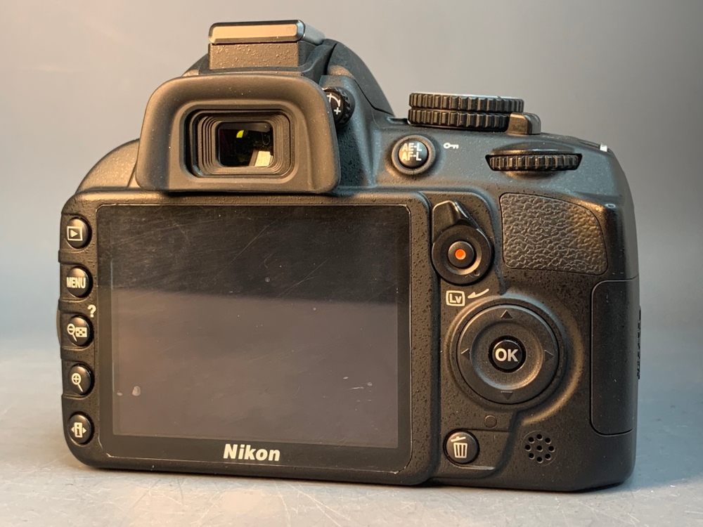 Nikon D3100 kit 18-55 mm 12 кадров