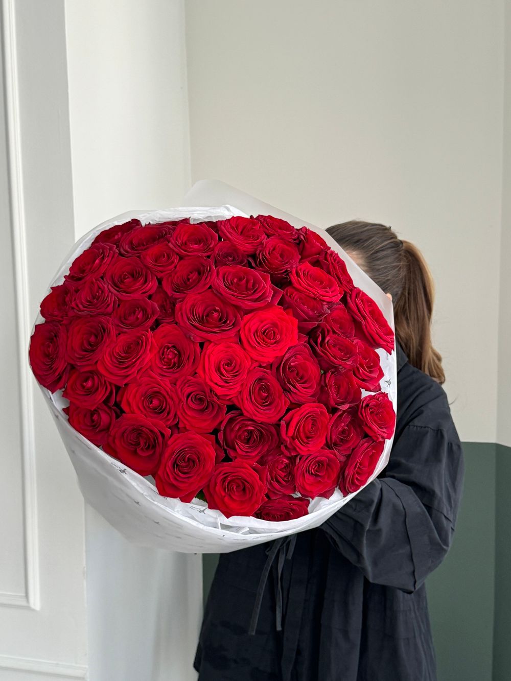 Гранд-букет из красных одноголовых роз 51шт
