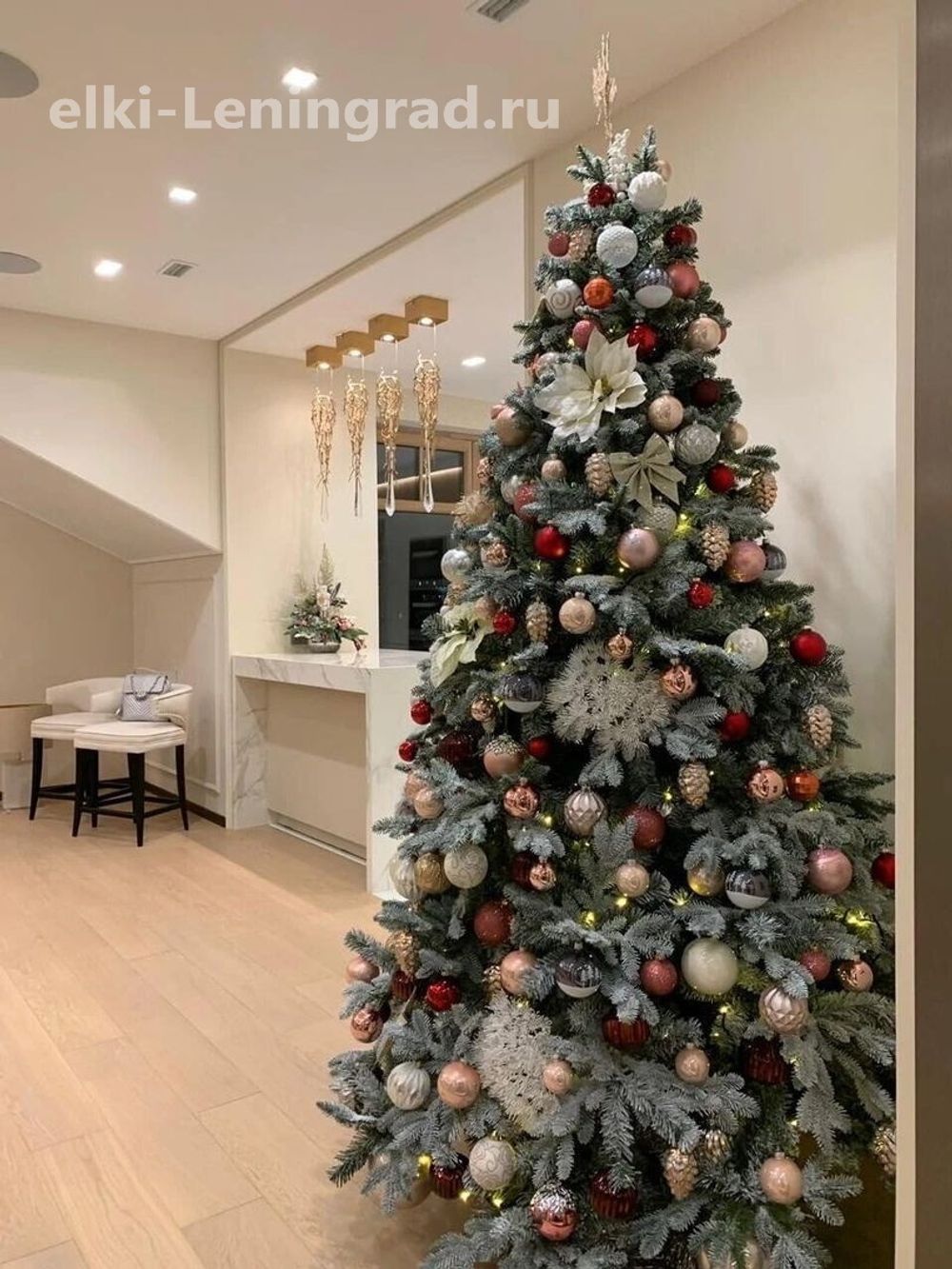 Заснеженная ель с гирляндой «Барокко» холодный свет (Литая+пвх) 120 см / 1,2 м