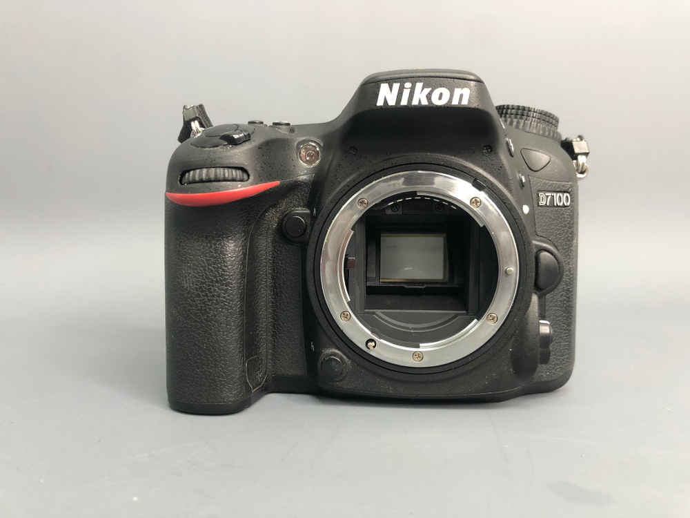 Nikon D7100 12.700 кадров