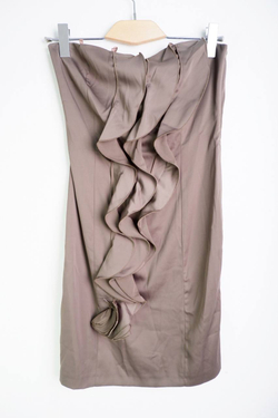 Платье Extasy с воланом с открытыми плечами, визуально на 44 размер, новое