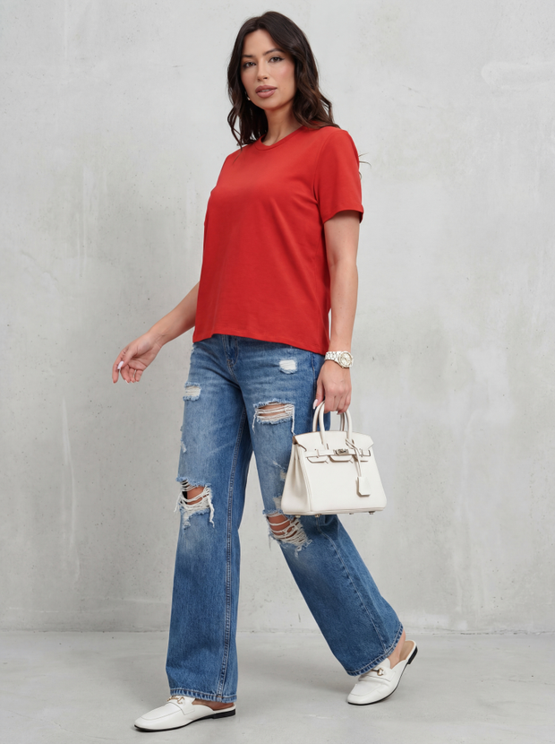 Базовая футболка красного цвета