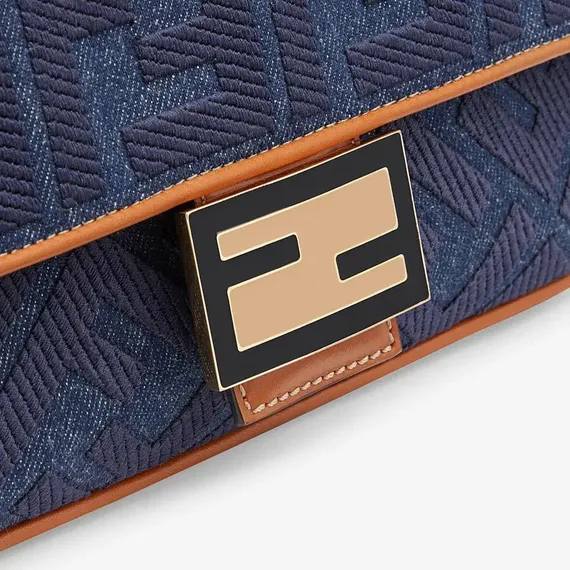 Сумка Fendi из денима синего цвета Baguette