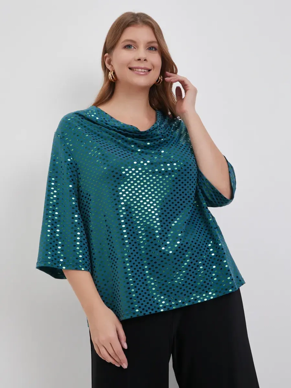 Блузка нарядная с пайетками