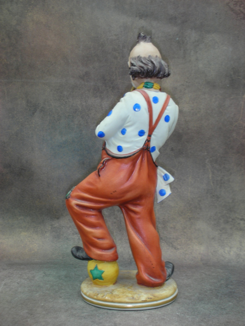 Статуэтка. Фарфор. Клоун саксофонист. Capodimonte. Италия