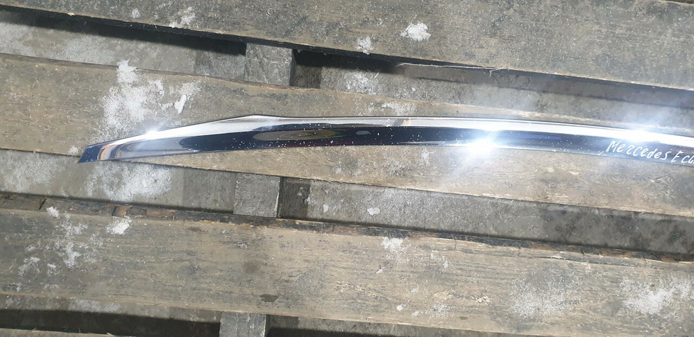 Молдинг крышки багажника Mercedes E-Class (W213) 16-21 Б/У Оригинал A2137570000