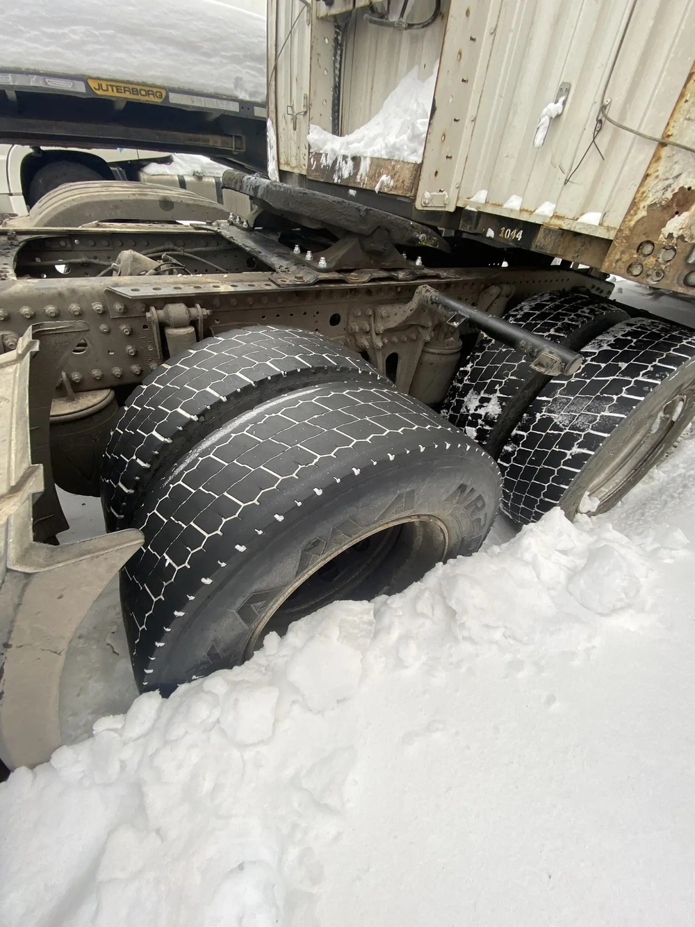 Foton AUMAN Galaxy 6x4 Седельный тягач BJ4259Y6DHL-12 (Дизельный, 12,9 л, 579 л.с., АТ)