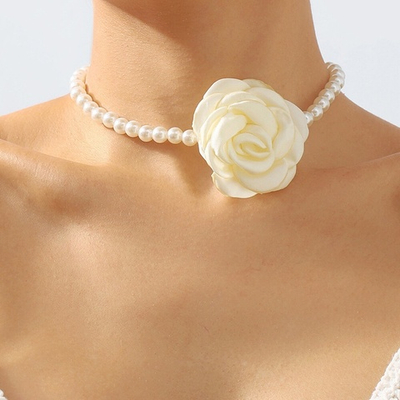 Чокер жемчуг с бантом, белый
