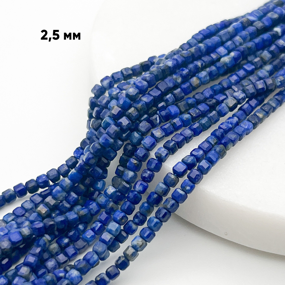 Лазурит бусины, куб, размер около 2,3-2,5 мм, цена за отрезок 19 см (1/2 нити)