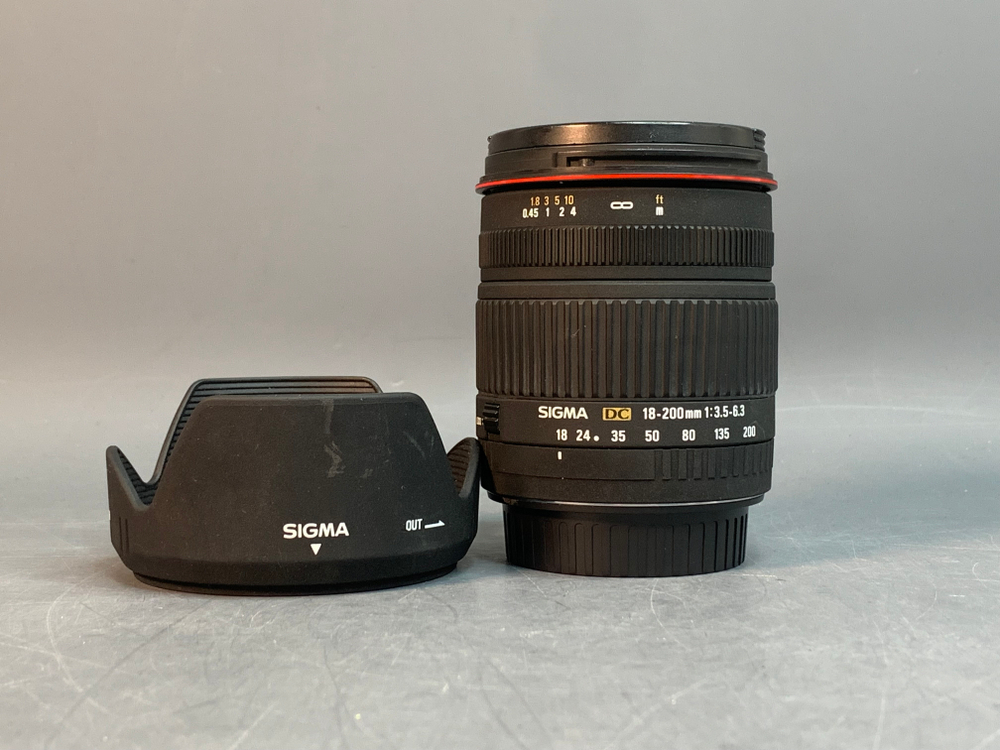Sigma AF 18-200mm f/3.5-6.3 DC Canon