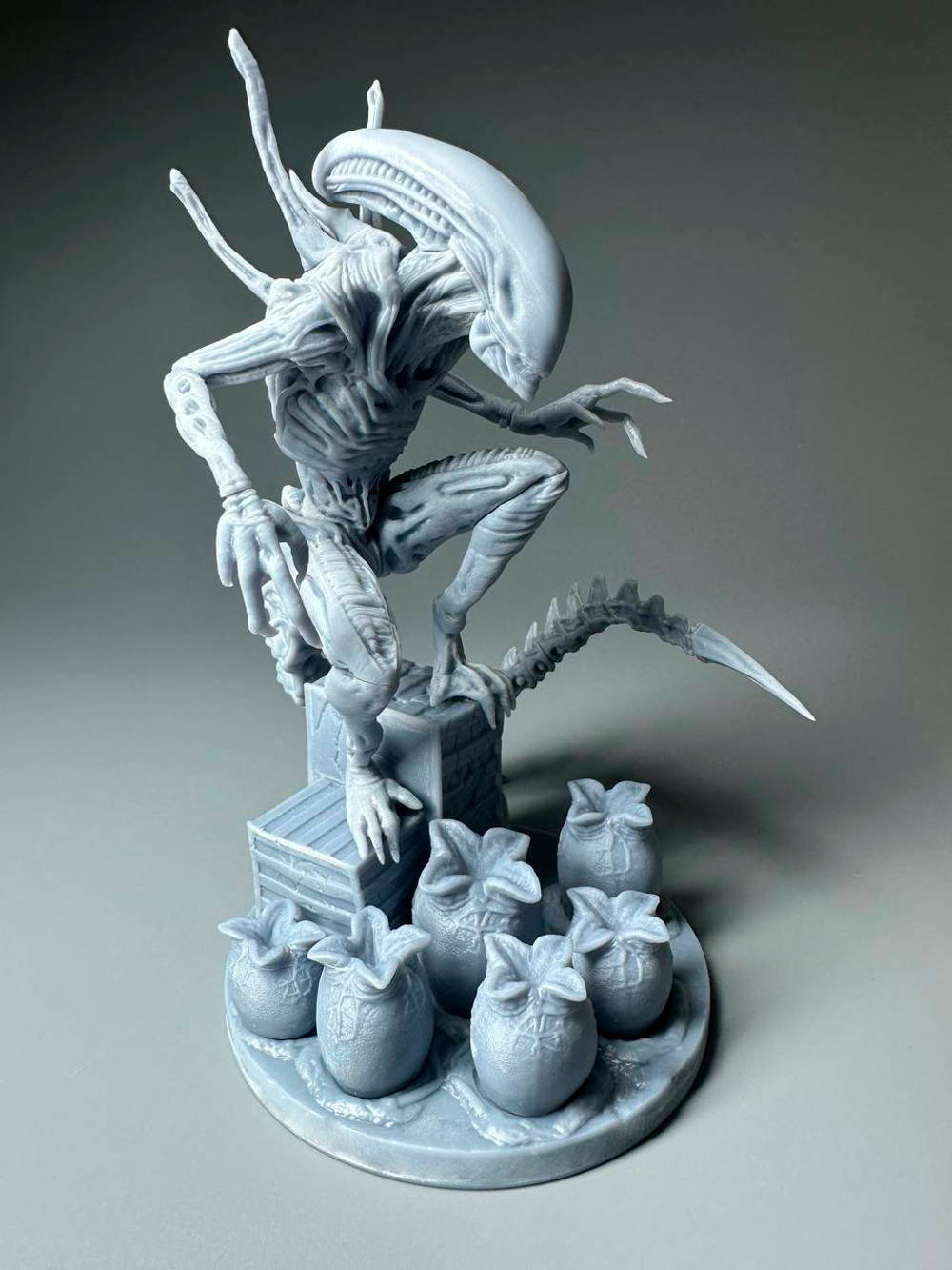 Alien Чужой на ящиках фигурка