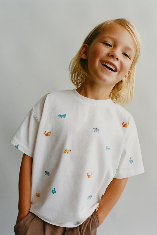 ZARA ФУТБОЛКА С ПРИНТОМ, ЭКРЮ