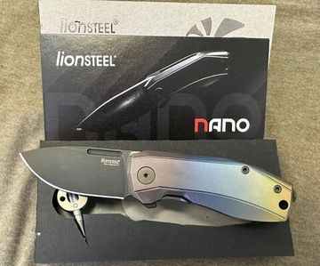 Нож складной Lion Steel NANO ARCOBALENO PVD - сталь MagnaCut, рукоять цветной титан