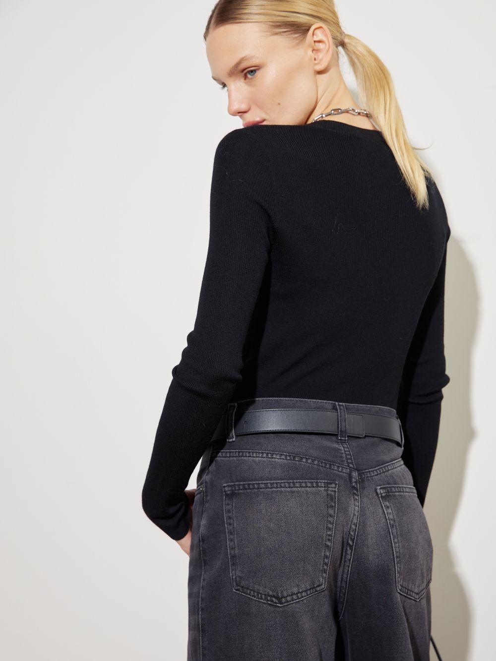 PERFECT JEANS С ЗАЩИПАМИ GRAPHITE