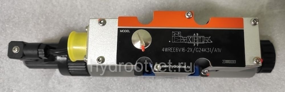 4WREE6V08-2X/G24K31/A1V - Пропорциональный распределитель с обратной связью по положению золотника со встроенным усилителем Ду6, A1 = ±10 В, номинальный расход 8 л/мин, схема V