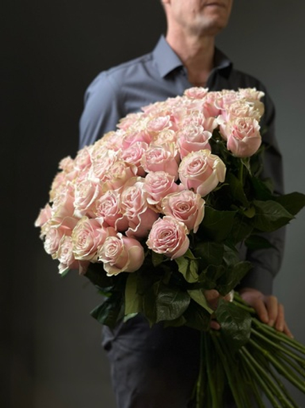 Розовые розы сорт «Пинк Мондиаль» (Эквадор)